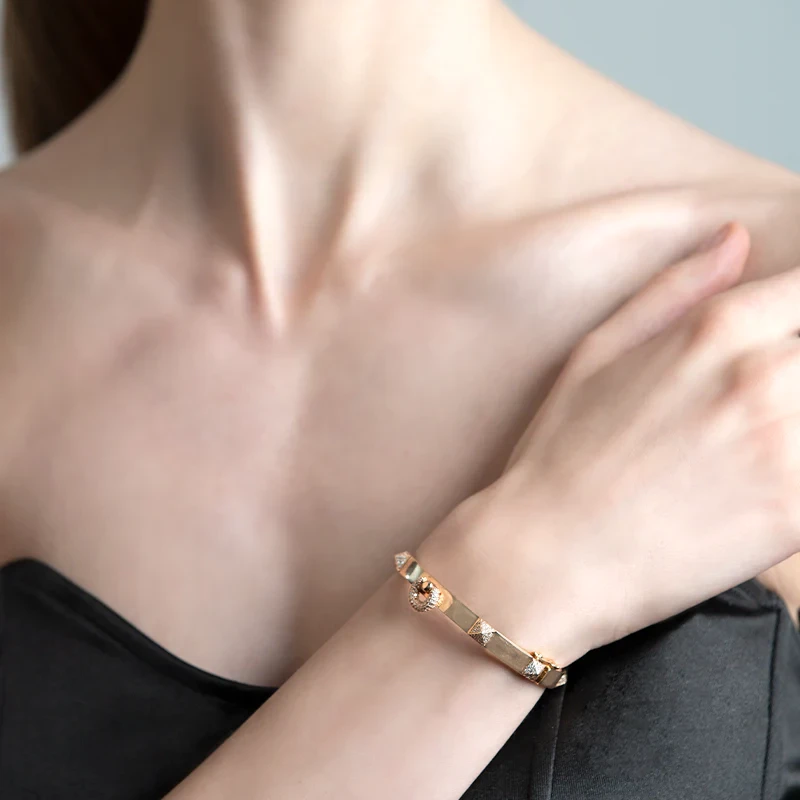 Chic Gold Sparkle Bracelet