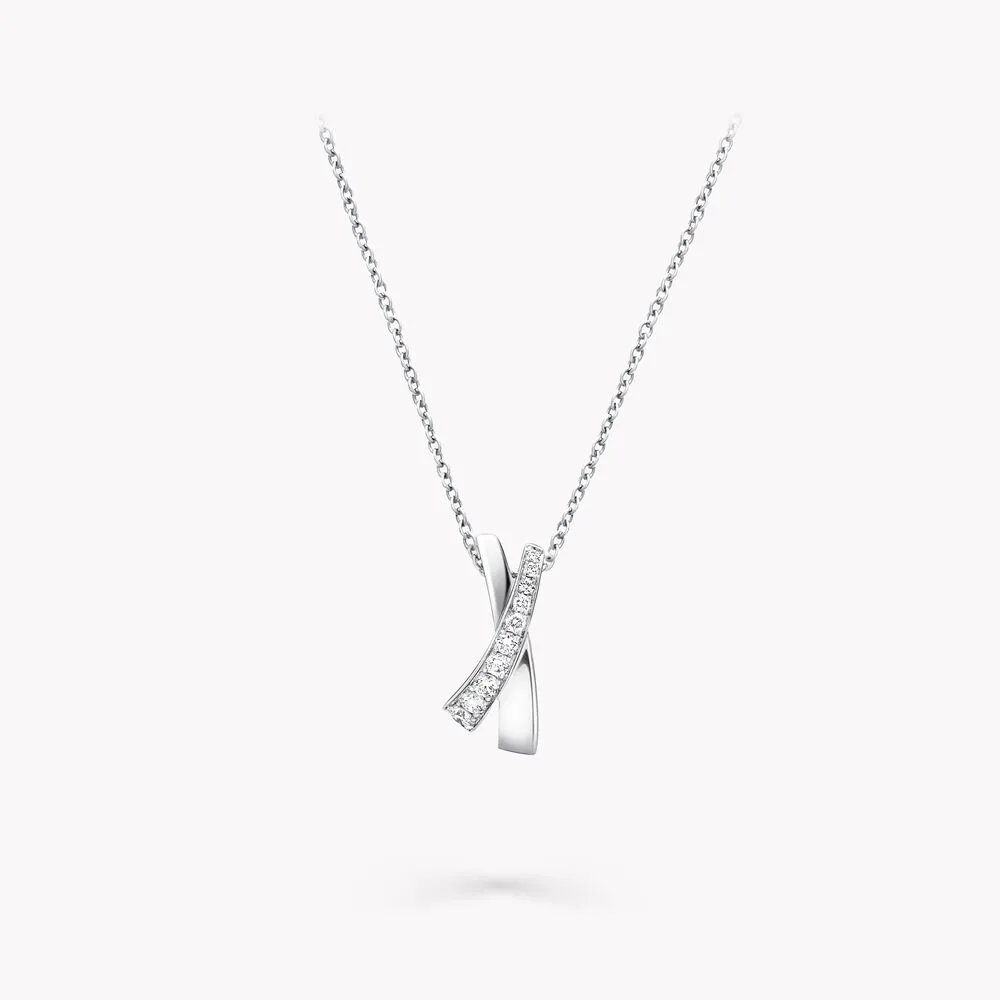 Lumia Kiss Diamond Pendant